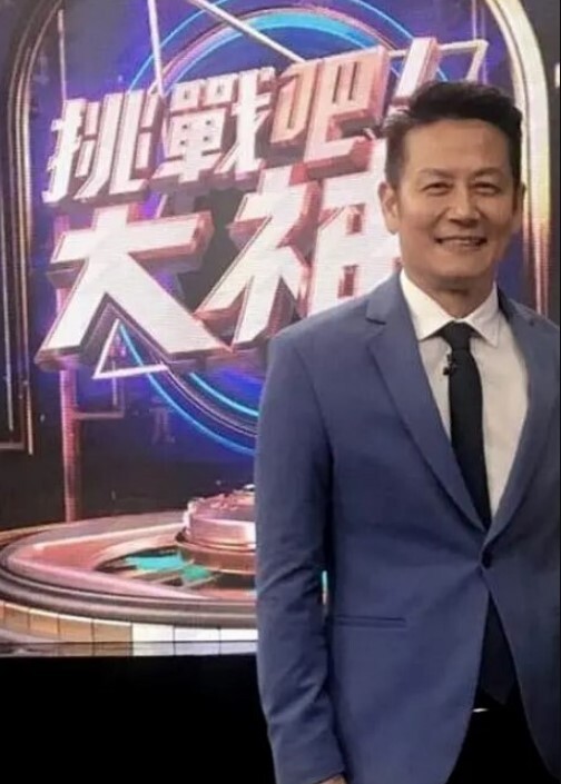 极品大波浪萝莉被五个黑人中出潮喷 - 爱壹帆海报